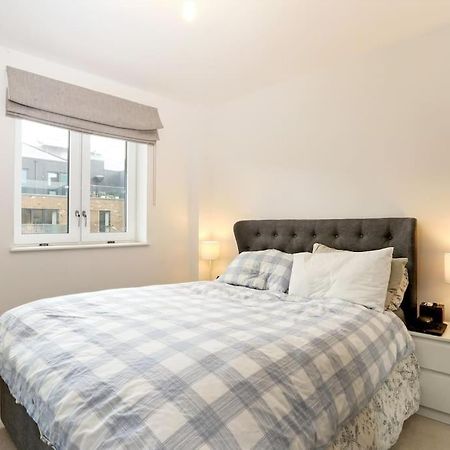 Idyllic Thames Riverside Apartment With Free Parking Айсълуърт Екстериор снимка