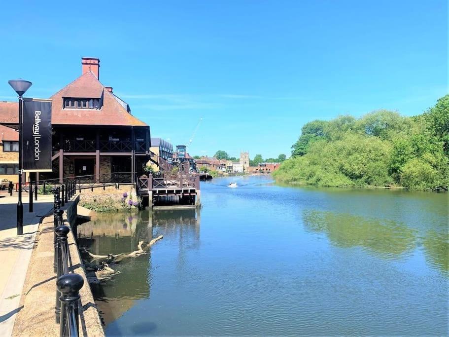 Idyllic Thames Riverside Apartment With Free Parking Айсълуърт Екстериор снимка