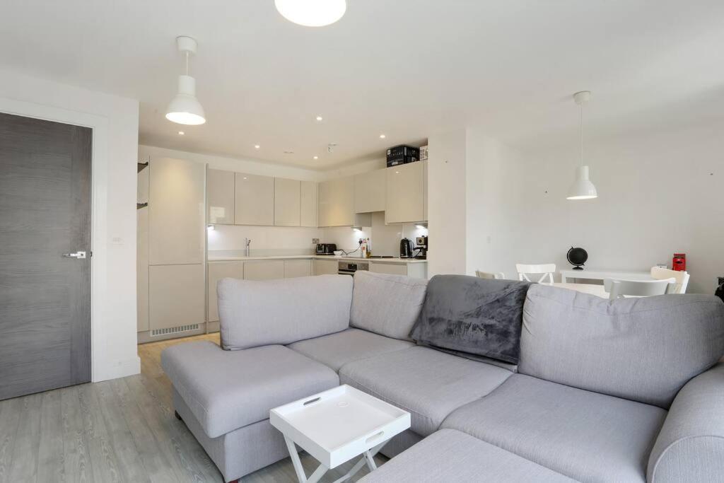 Idyllic Thames Riverside Apartment With Free Parking Айсълуърт Екстериор снимка