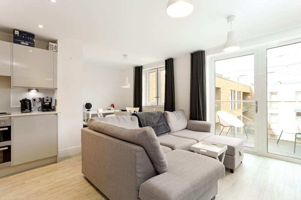 Idyllic Thames Riverside Apartment With Free Parking Айсълуърт Екстериор снимка