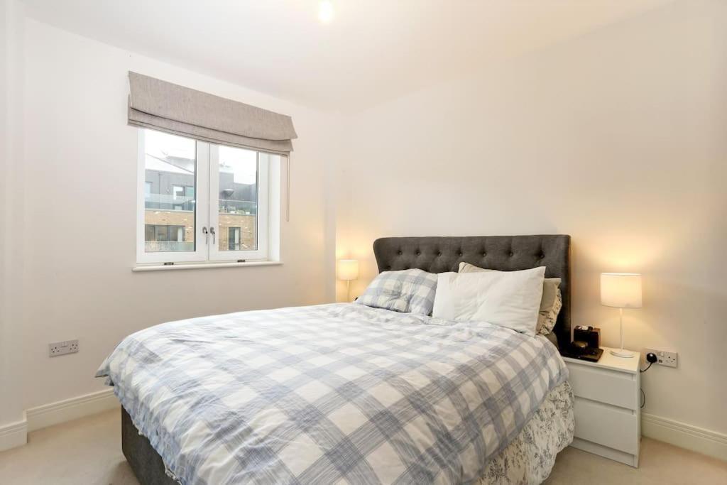 Idyllic Thames Riverside Apartment With Free Parking Айсълуърт Екстериор снимка