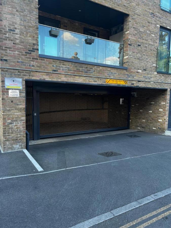 Idyllic Thames Riverside Apartment With Free Parking Айсълуърт Екстериор снимка